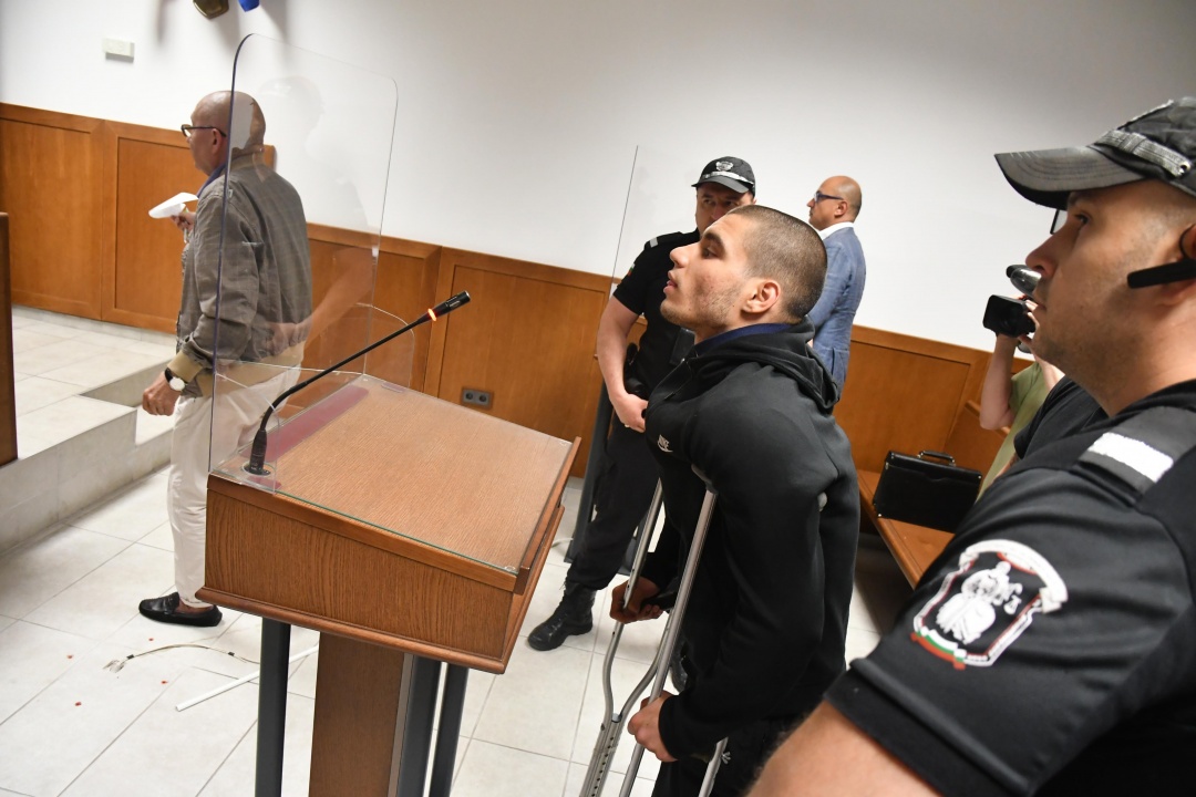 Задържане под стража за агресивния 18-годишен прокурорски син от Перник