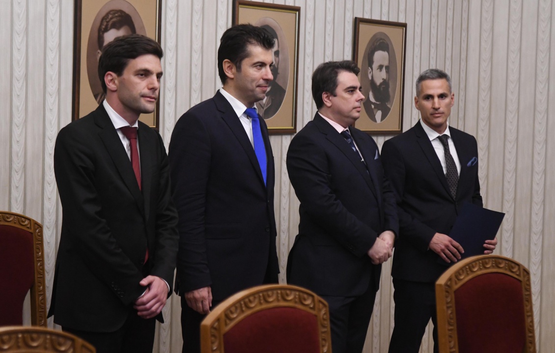 Президентът Румен Радев връчи мандата на Продължаваме промяната