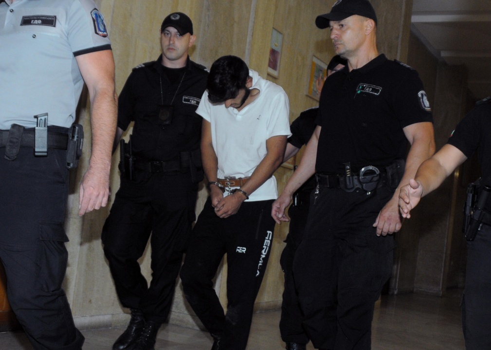 Оставиха в ареста 15-годишния Омар, шофирал рейса-убиец в Бургас
