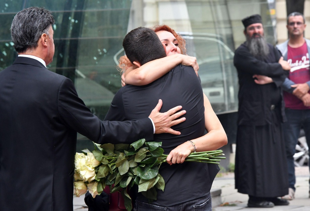 Стотици си взеха последно сбогом с Камен Костадинов