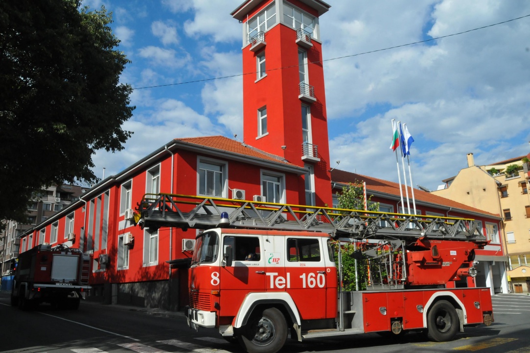15 противопожарни и спасителни автомобили преминаха по централните улици на Бургас