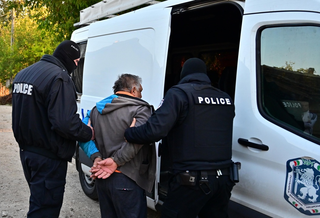 Полицията във Варна задържа 9 души за купуване на гласове