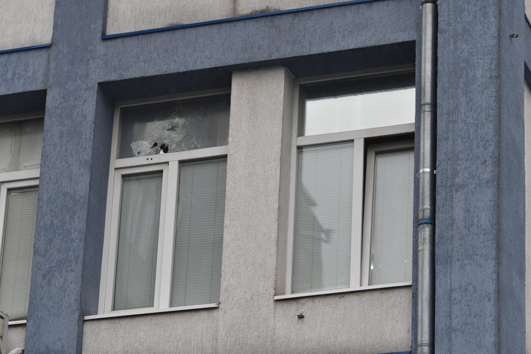 Мъж стреля по сградата на Трето РПУ в столицата