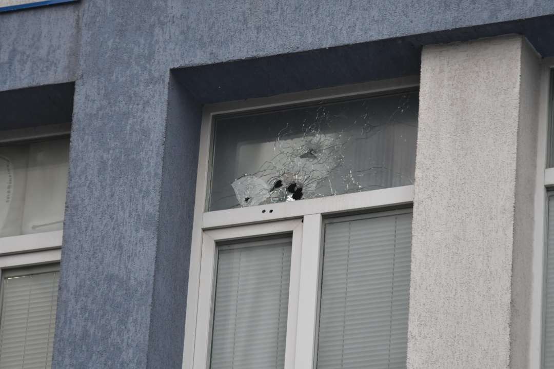 Мъж стреля по сградата на Трето РПУ в столицата