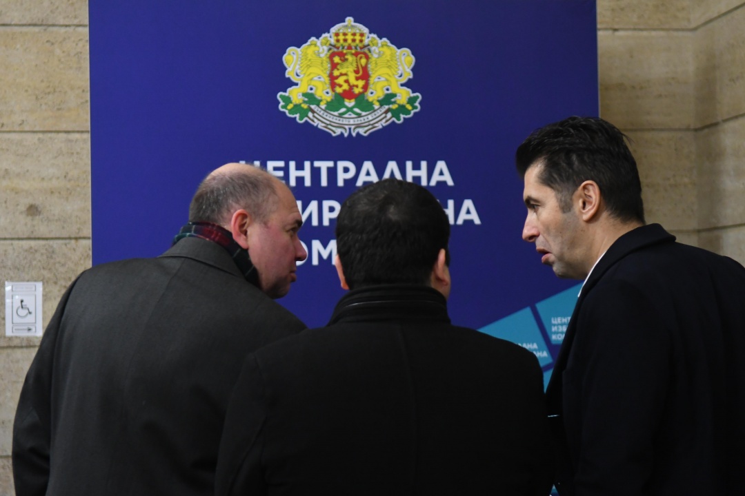 "Продължаваме промяната" и "Демократична България" се регистрирах за изборите