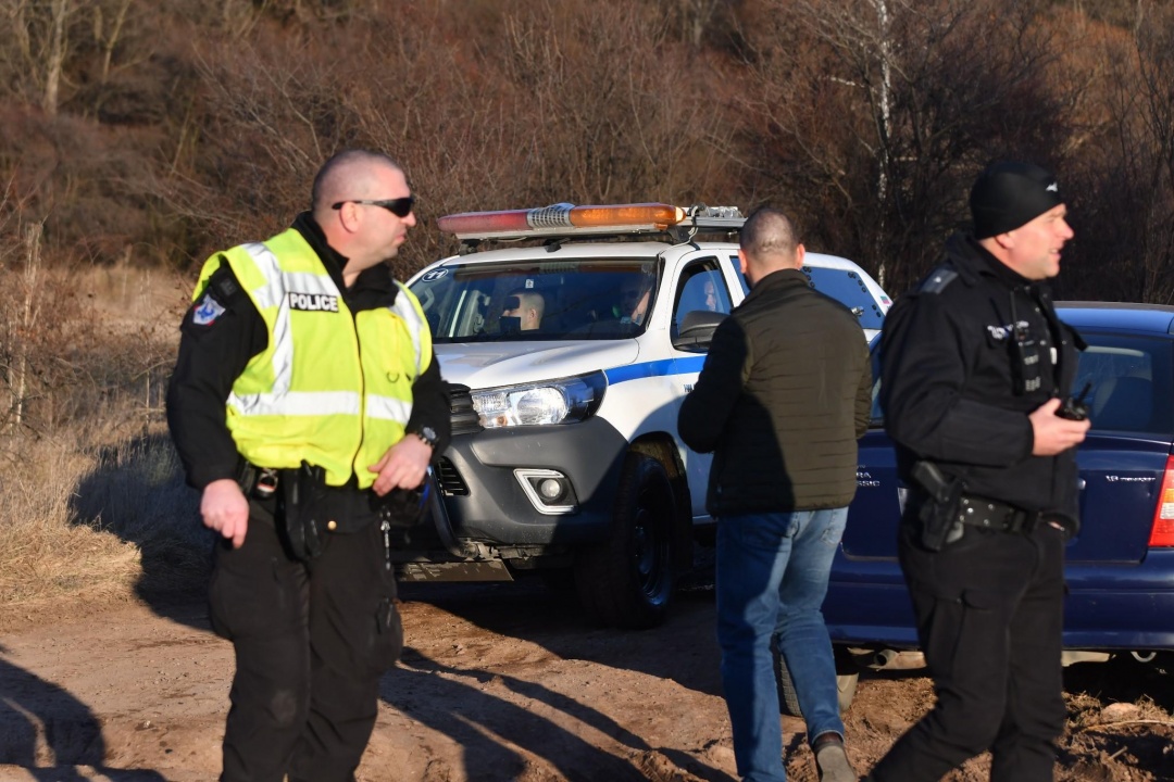 Откриха 18 мъртви мигранти в камион край София