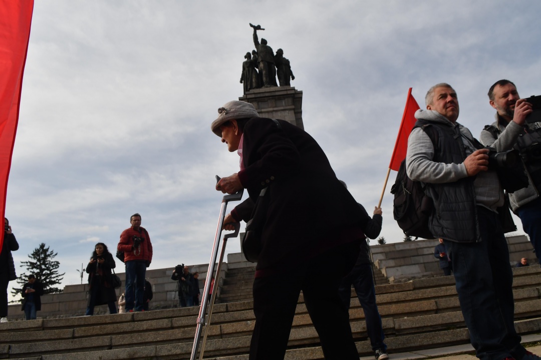 Протест в София срещу премахването на Паметника на Съветската армия