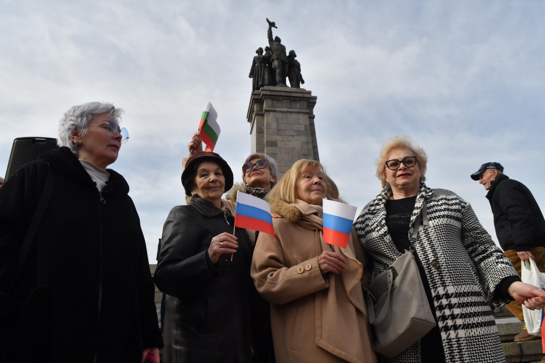 Протест в София срещу премахването на Паметника на Съветската армия