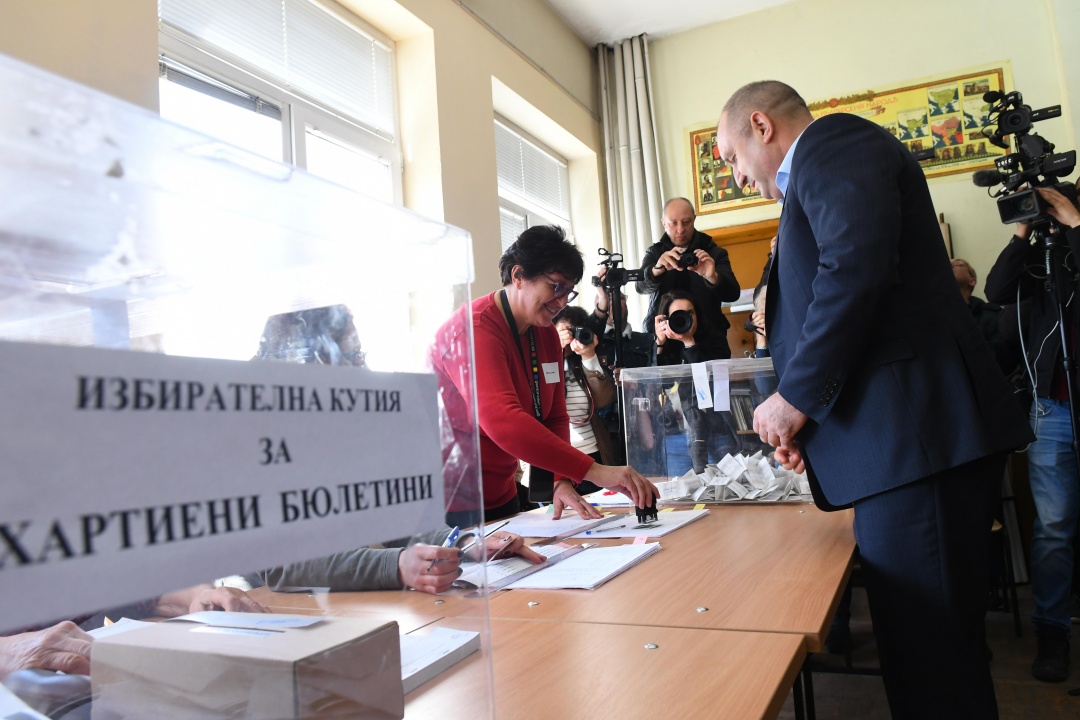 Президентът Румен Радев гласува за 49-то Народно събрание