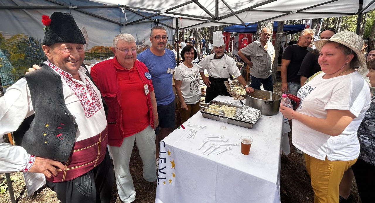 Десетки приготвяха ястия на фестивала “Културното наследство на Тракия”