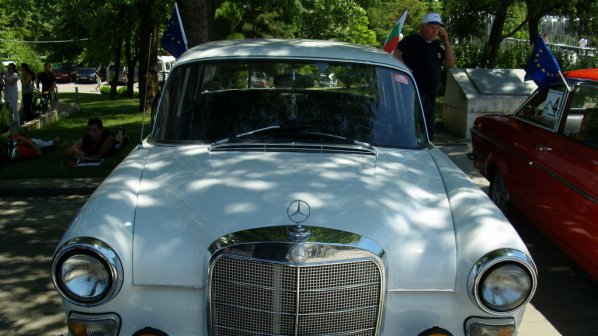 Ретро автомобили на парад в Благоевград