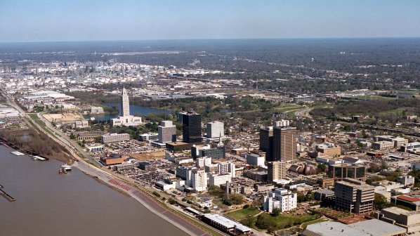 Американските власти отварят шлюзовете към Луизиана