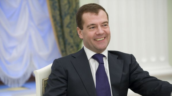 Медведевотправи поздрави в Туитър  за Денят на победата
