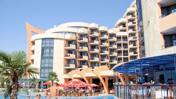 Погват хотели и рестонати по Черноморието