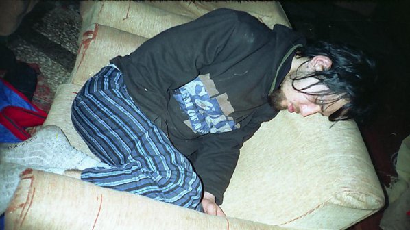Пиян актьор заспа на сцената