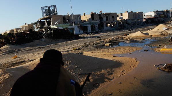Самолети на НАТО бомбардират Триполи през деня