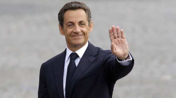 Френският президент  домакин на международен интернет форум