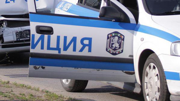 Спипаха молдовец и сърбин с открадната кола
