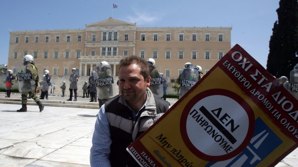 Експерти: Фалитът на Гърция е неизбежен