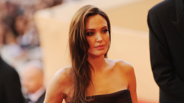Красавицата Джоли ще играе грозната Клеопатра