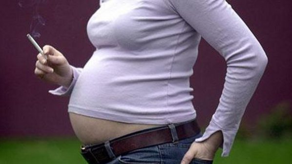 Над 40% от бременните у нас пушат