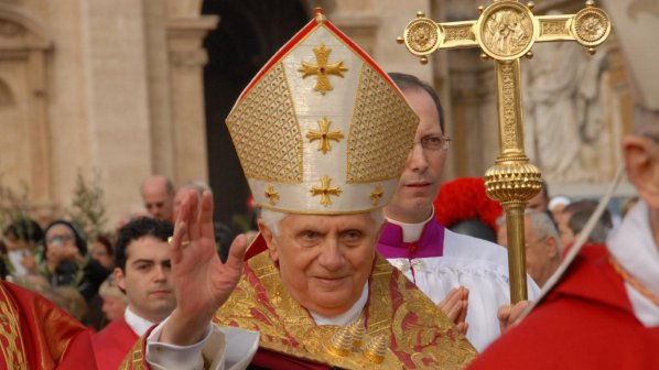 Папа Бенедикт XVI пристига в Хърватия