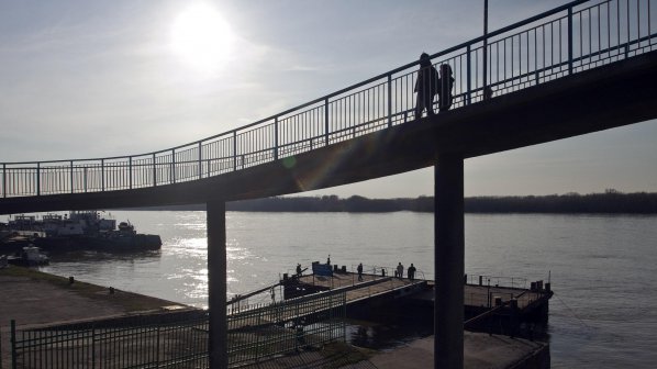Движението по Дунав мост е възстановено