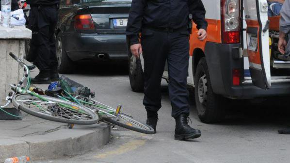 Пияна жена се заби с велосипеда си в автомобил
