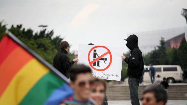Ултраси нападнаха гей парада във Варшава
