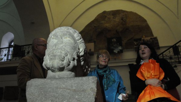 Дават римска статуя от нелагална колекция на плевенския музей