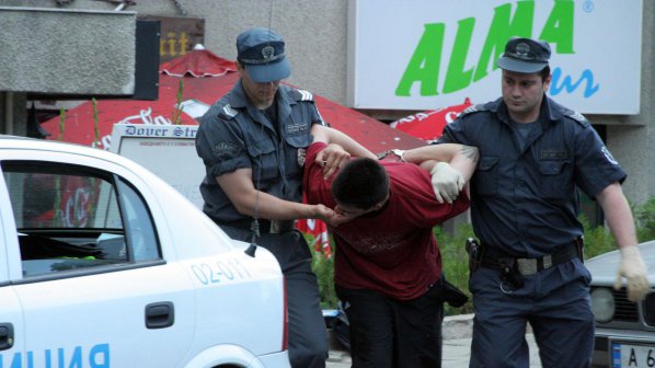 Иззеха патрони, наркотици и барут в Хасково и Кърджалийско