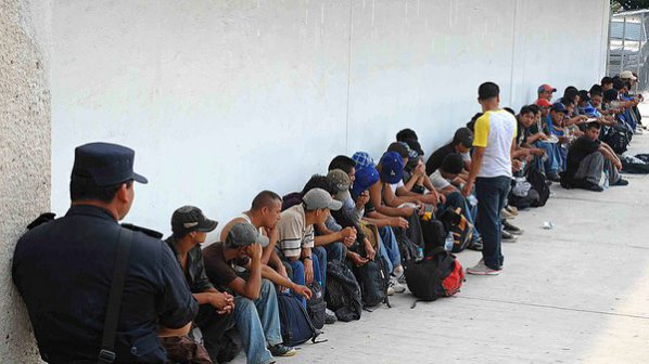 Над 200 мигранти бяха арестувани в Мексико