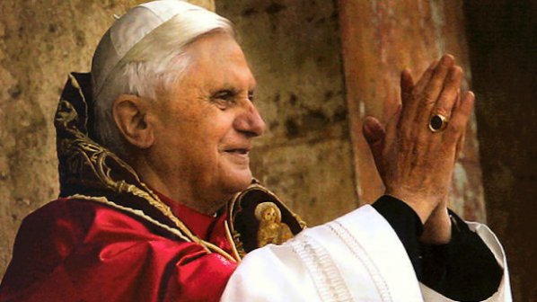 Папа Бенедикт XVI пристига в Сан Марино