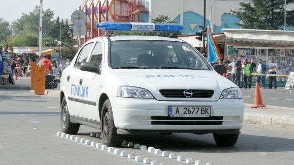 Полицаи и таксиджия си спретнаха гонка в Хасково