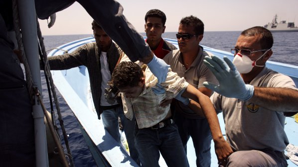 400 имигранти доплаваха до Лампедуза