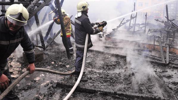 Гараж и 10 тона фураж изгоряха в Добрич