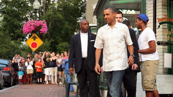 Семейство Обама отбеляза Деня на бащата със сладолед