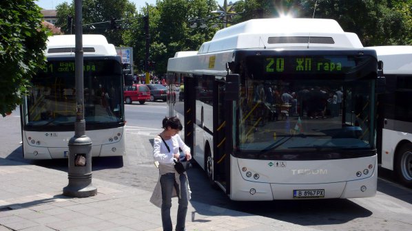 Спряха два автобуса - таратайки в Перник