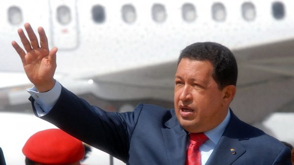 Уго Чавес в критично състояние след операция