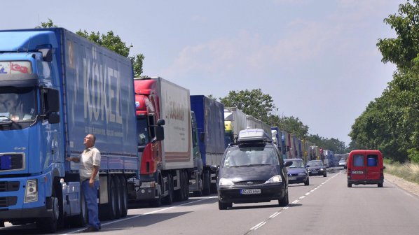 Забраняват движението на камиони от 16.00 до 22.00 часа