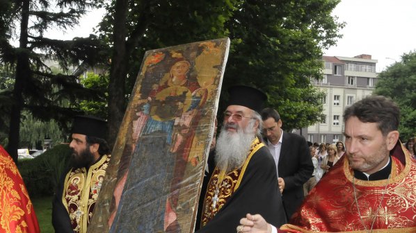 Чудотворната икона от Кипър пристигна в Бургас