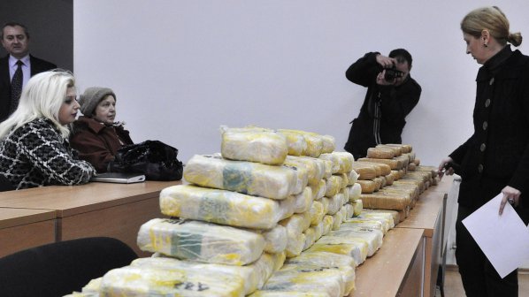 Десет души са задържани за трафика на 53 кг хероин
