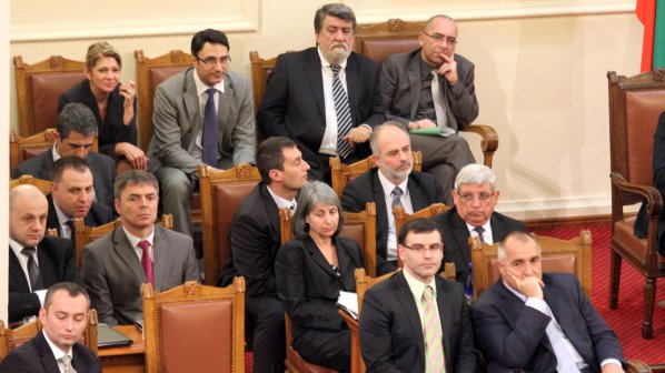 Седем министри в парламентарния контрол днес