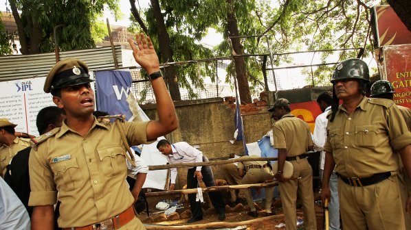 19 станаха жертвите на атентатите в Мумбай