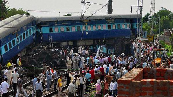 53 станаха жертвите при влаковата катастрофа в Индия