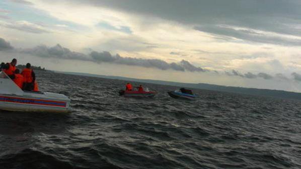Броят на жертвите в потъналия руски кораб достигна осем души