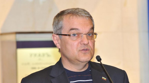 Румен Петков: Който приема да бъде бит погрешка в дома си, да подкрепи правителството