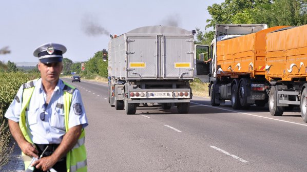 Спират камионите в района на Петрич заради жегата