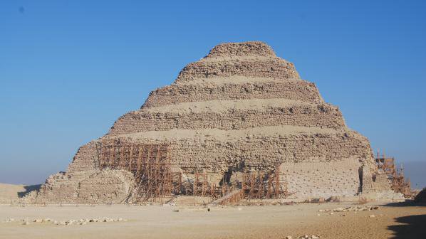 Стабилизараха най - старата египетска пирамида