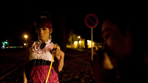 Окошариха травестит - проститутка при хайка във Варна